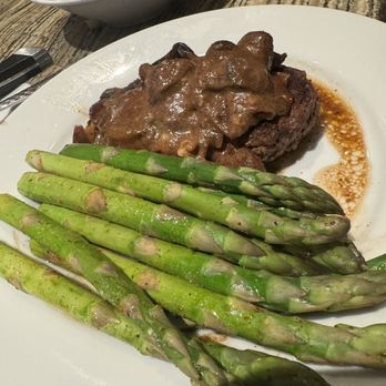 LongHorn Steakhouse - Chop Steak and asparagus - Steakhouses Near Me - Charlotte, North Carolina LongHorn Steakhouse - Chop Steak and asparagus - Steakhouses Near Me - Charlotte, North Carolina
