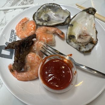 D1 Seafood Buffet - Shrimp, oysters (sorry, I already ate them!) and a piece of beef. - Seafood Near Me - Germantown, Maryland