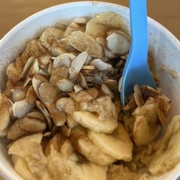 Oatmeal with cinnamon and bananas. Very good. Oatmeal with cinnamon and bananas. Very good.