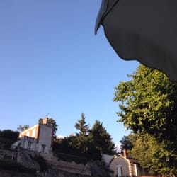 L'Hôte Antique - They have a little terrace (although it's right next to parking lot)