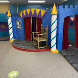 Flint Children's Museum - Kids can play dress and put on a play