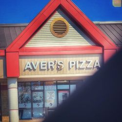 Aver's Pizza, North - Avers pizza through the open car door