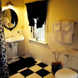 James Guesthouse - Bathroom with Laundry area