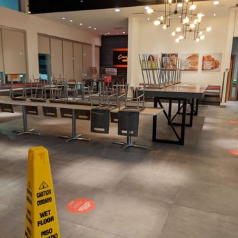 Mary Brown's - Seating area - Chicken Shop Near Me - Markham, Ontario