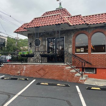 Millburn Diner - Front door - Diners Near Me - Millburn, New Jersey
