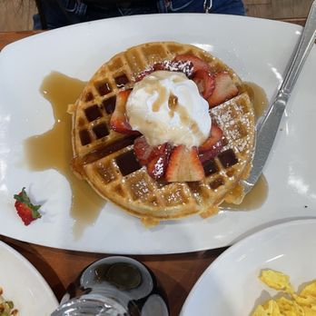 Broken Yolk Cafe - Breakfast & Brunch Near Me - La Quinta, California