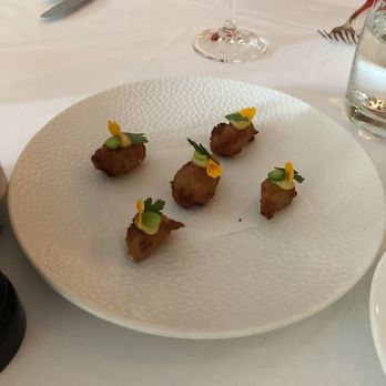 Auberge du Pommier - Canapé - frog - French Near Me - Toronto, Ontario