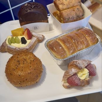 Paris Baguette - Chocolate Supreme Croissant,Fruity Pastry, Strawberry Lemon Cream Croissant, sticky milk buns, curry croquette, honey garlic bread - Bakeries Near Me - Nashville, Tennessee Paris Baguette - Chocolate Supreme Croissant,Fruity Pastry, Strawberry Lemon Cream Croissant, sticky milk buns, curry croquette, honey garlic bread - Bakeries Near Me - Nashville, Tennessee