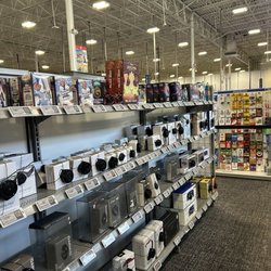 Best Buy - Montclair - 3/10/26 Waiting in line to pay