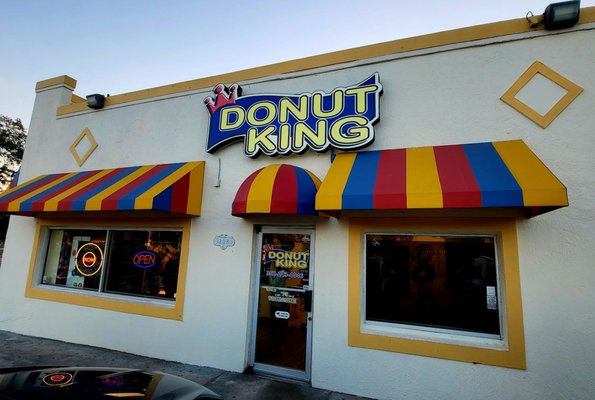 Donut King by null