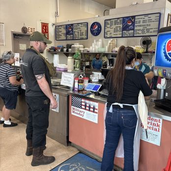 Young's Fish Market - Hawaiian Near Me - Honolulu, Hawaii