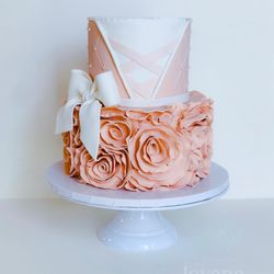 Leyana Sugar Studio - Classic ballerina birthday cake