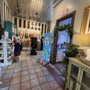 5 Chefs - Retail store at 5 Chefs - New American Near Me - Portland, Tennessee