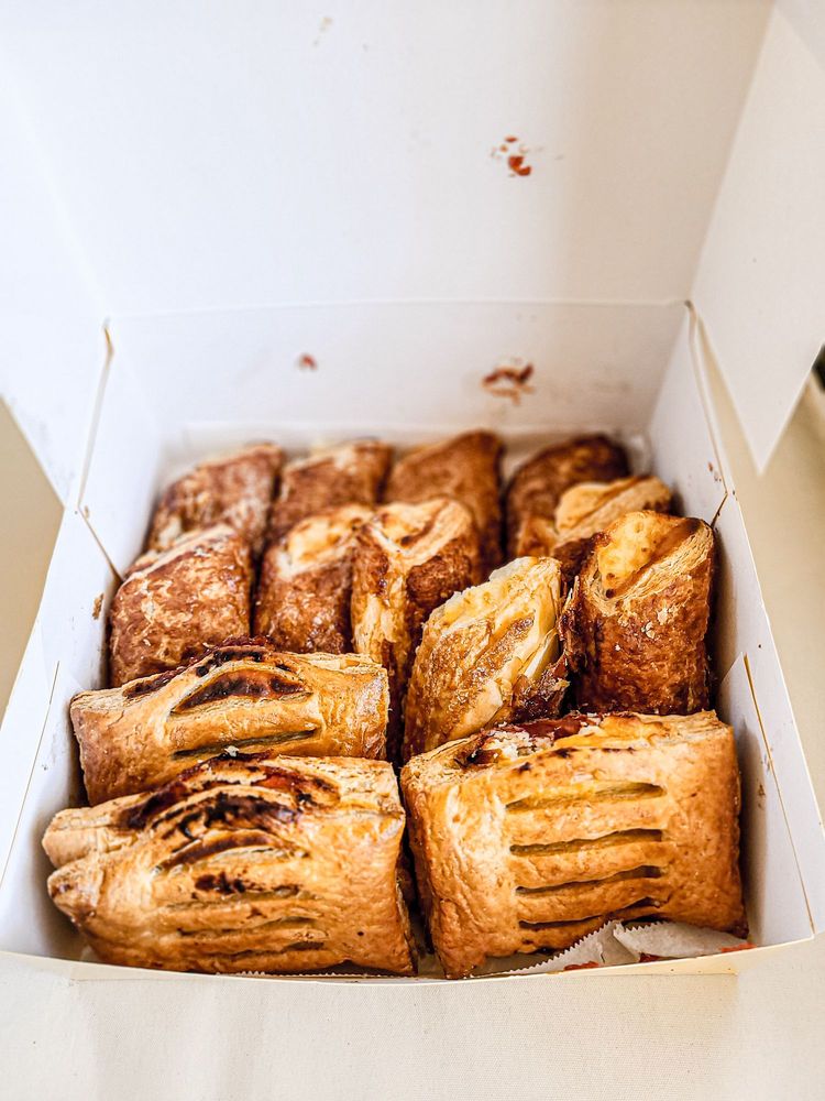 PORTO’S BAKERY & CAFE 11917 Photos & 10859 Reviews 315 N Brand Blvd