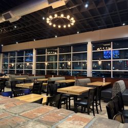 BJ's Restaurant & Brewhouse - Extended Dining Area
