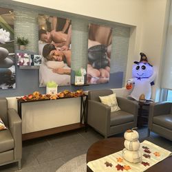 Hand & Stone Massage and Facial Spa - Lobby