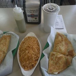 Quesadilla Harina: steak and chicken with everything. Quesadilla Harina: steak and chicken with everything.