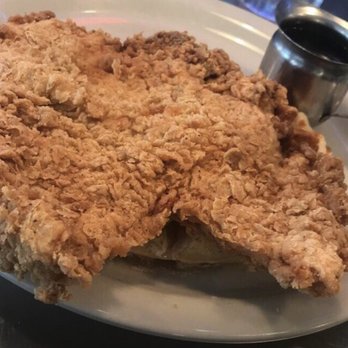 Luckys Cafe - Chicken and waffles - American Near Me - Dallas, Texas