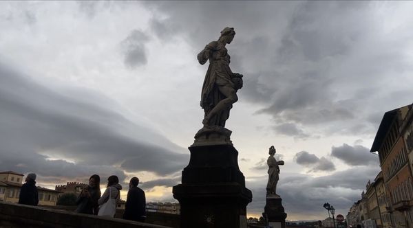Ponte Santa Trinita by null