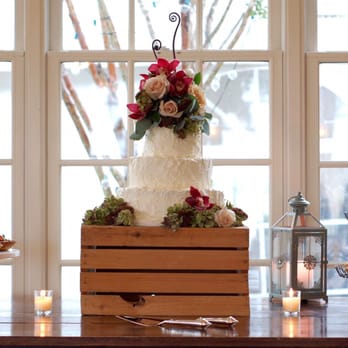 Herndon Florist - Cake topper - Floral Designers Near Me - Reston, Virginia Herndon Florist - Cake topper - Floral Designers Near Me - Reston, Virginia