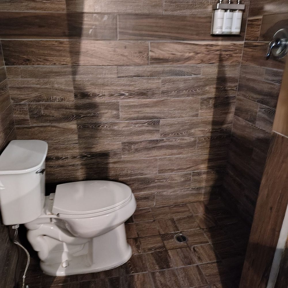 Nomads Hotel - Toilet in shower - Hotels Near Me - San Clemente, California Nomads Hotel - Toilet in shower - Hotels Near Me - San Clemente, California
