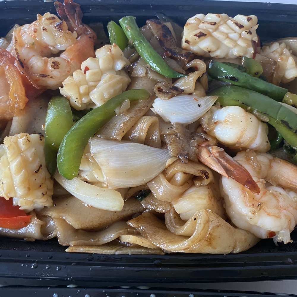 Thai Tanium Restaurant - Drunken Noodle with seafood $15.98 (July 2023) - 3 shrimp, 3 big scallops, and 5 squid, tasty but not the best I've had - Thai Near Me - Gaithersburg, Maryland Thai Tanium Restaurant - Drunken Noodle with seafood $15.98 (July 2023) - 3 shrimp, 3 big scallops, and 5 squid, tasty but not the best I've had - Thai Near Me - Gaithersburg, Maryland