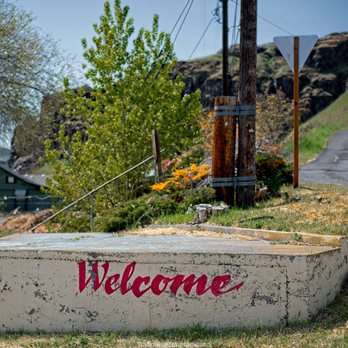 Past Time Tavern - a welcome sign on the side of a road - Pubs Near Me - Wishram, Washington