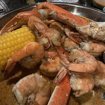 Hook & Reel Cajun Seafood & Bar - Snow crab and shrimp boil with the 'hook and reel' seasoning - Cajun/Creole Near Me - Orange, Connecticut