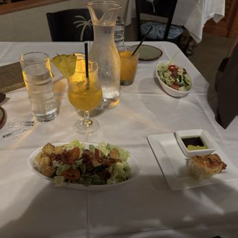 Hukilau Lanai - Starter salad and a Mai tai - Seafood Near Me - Kapaa, Hawaii