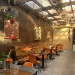 Dolce Grano Caffe - Patio y zona de fumadores  Patio and smoking area