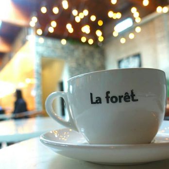 La Forêt - Love the lighting in the back corner. - Coffee & Tea Near Me - Burnaby, British Columbia