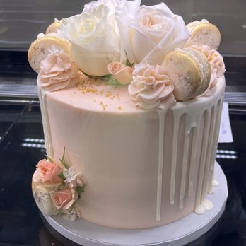 Hot Lava Bakery - Custom birthday cake - Coffee & Tea Near Me - Sunriver, Oregon