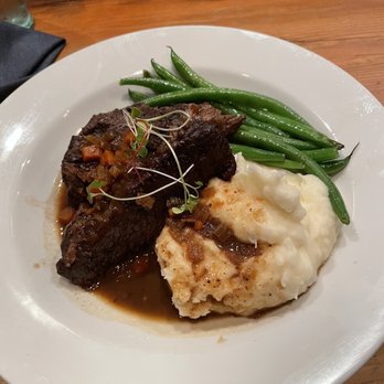 Bin228 Gastropub - Short Ribs - New American Near Me - Glastonbury, Connecticut Bin228 Gastropub - Short Ribs - New American Near Me - Glastonbury, Connecticut