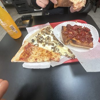 Reg'z New York Pizza - What the heck, best pizza I've had ever. Would absolutely try again - Pizza Near Me - Astoria, New York