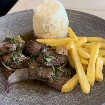 Mares Real Peruvian Cuisine - Lomo Saltado - Peruvian Near Me - Winter Park, Florida