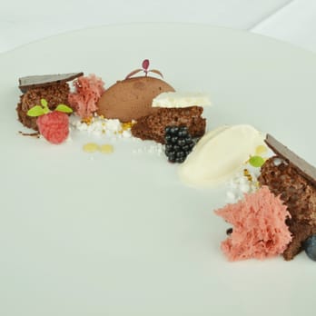Baarcity Restaurant - Schokolade, Milch und Beeren - International Near Me - Baar, ZG