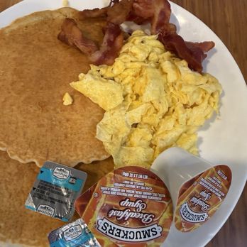 Clover's - American Near Me - Skaneateles, New York