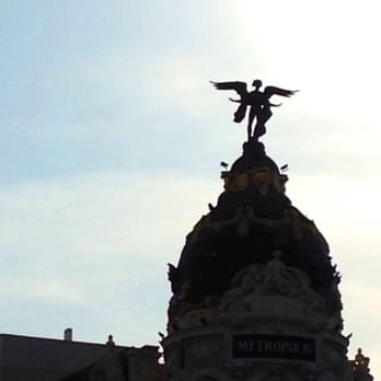 Alcalá con Gran Vía - Edificio Metrópolis - Local Flavor Near Me - Madrid, M