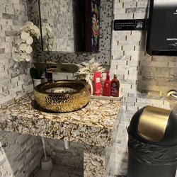 Tony’s Cantina Mexican Grill - Love the gold in the bathroom