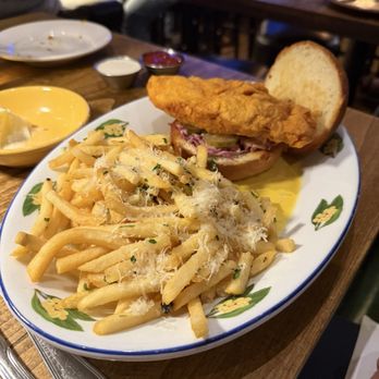 Market Tavern Dublin - Hot chicken sandwich - New American Near Me - Dublin, California Market Tavern Dublin - Hot chicken sandwich - New American Near Me - Dublin, California