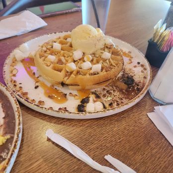 Madres Brunch - Breakfast & Brunch Near Me - Placentia, California
