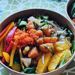 Pokedoki - Wonderful Bowl: bell peppers, orange slices, cucumbers, seaweed salad, salmon, fish eggs, onion, mixed greens and brown rice