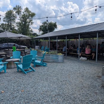 Hogwaller Brewing - Outside - Brewpubs Near Me - Charlottesville, Virginia
