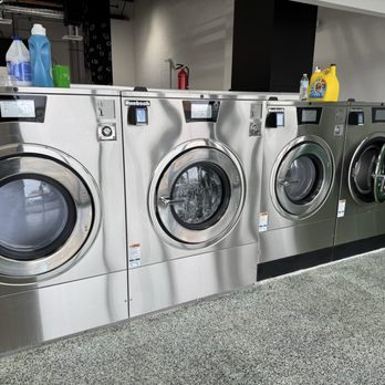 Clean Freaks Laundry Service - Washers nice and new! - Laundromat Near Me - Spring Valley, Nevada