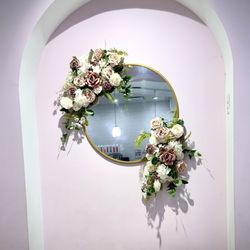 Donutchew - I love this floral mirror.