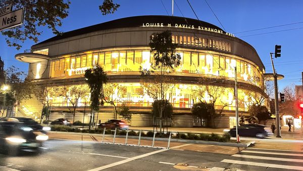 Uccello Lounge by null