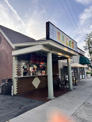 Henry's Tacos by null