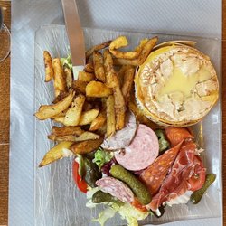 L'Assiette Normande - Charcuterie plate with melted Camembert