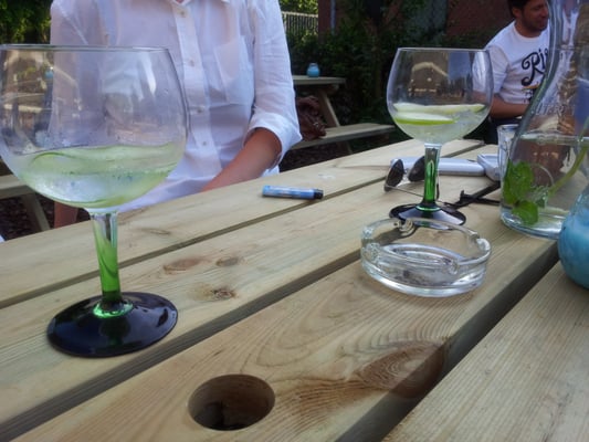 Mossel & Gin by null