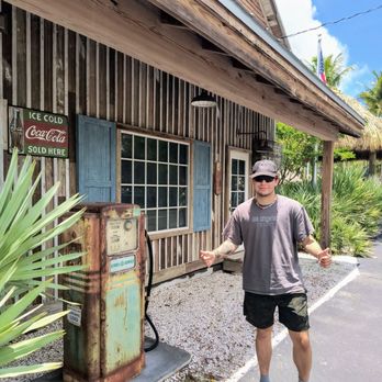 Skipper's Dockside - Seafood Near Me - Key Largo, Florida